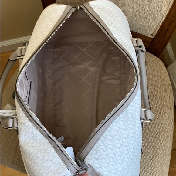 Michael Kors Travel Duffle Bright White / Grey - Picture 5 of 8